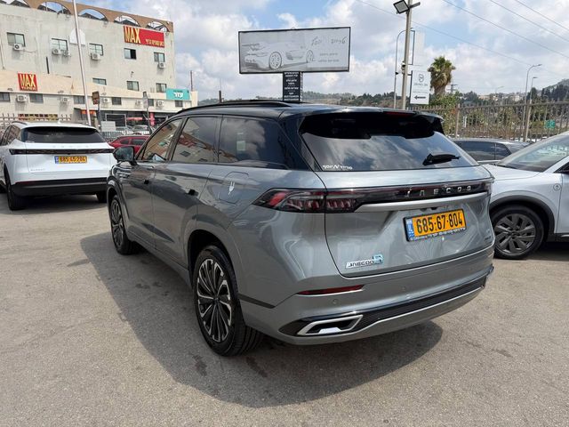 ג'אקו J8