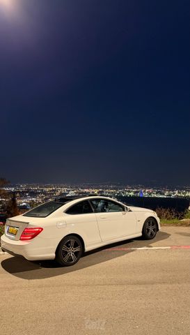 מודעת רכב מרצדס-בנץ C-class