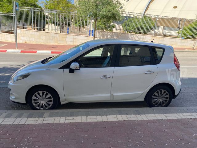 רנו סניק