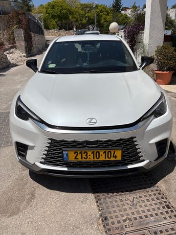 לקסוס LBX