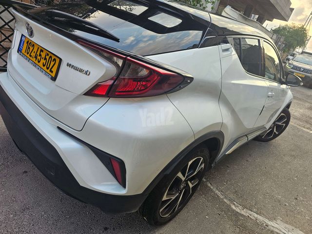 מודעת רכב טויוטה C-HR