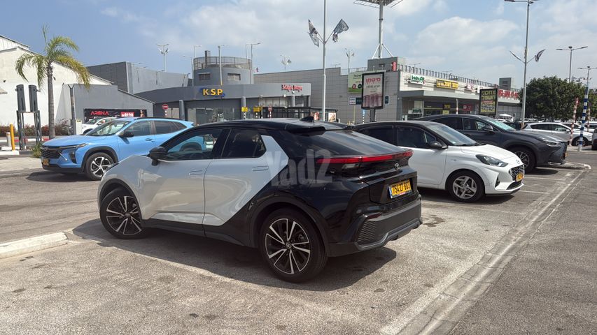 מודעת רכב טויוטה C-HR