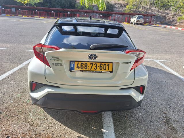 מודעת רכב טויוטה C-HR