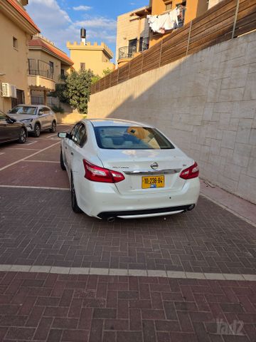 ניסאן אלטימה