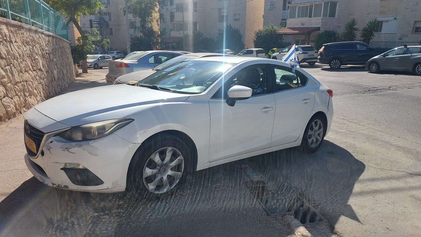 מודעת רכב מאזדה 3