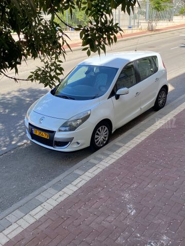 רנו סניק