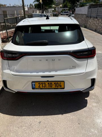 לקסוס LBX