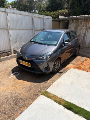 טויוטה יאריס