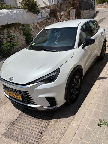 לקסוס LBX