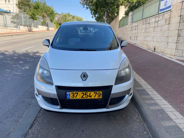 רנו סניק