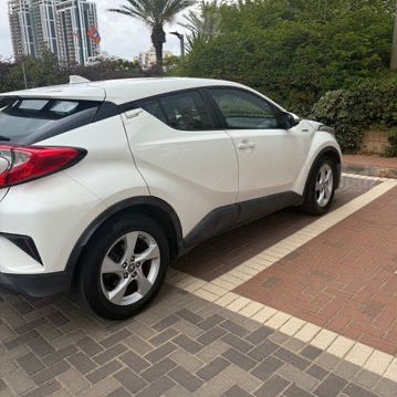 מודעת רכב טויוטה C-HR