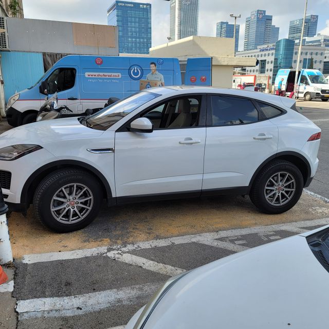 מודעת רכב יגואר E-Pace