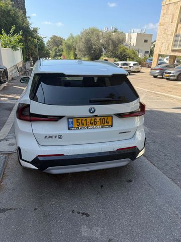 ב מ וו IX1