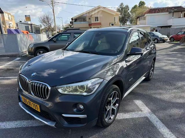 ב מ וו X1