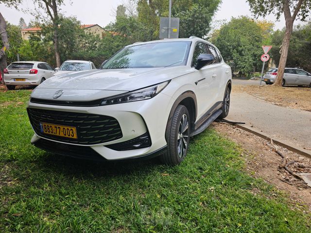 מודעת רכב אם ג'י EHS PHEV