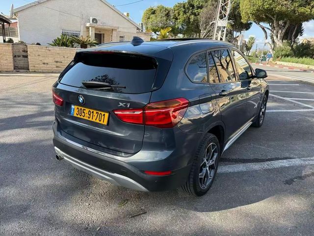 ב מ וו X1