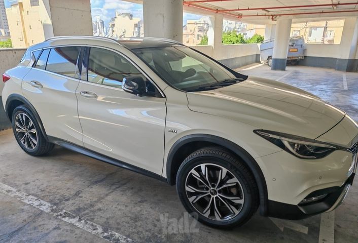 אינפיניטי QX30