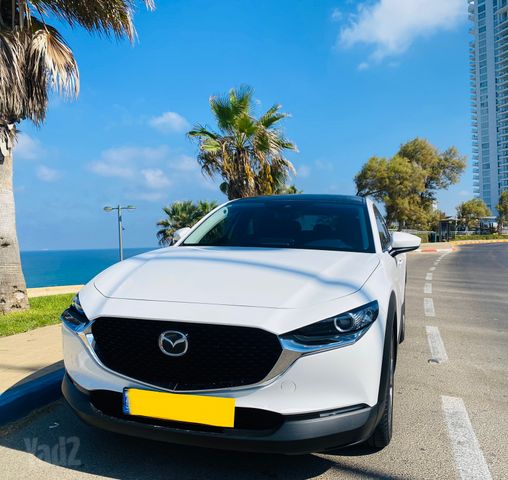 מודעת רכב מאזדה CX-30