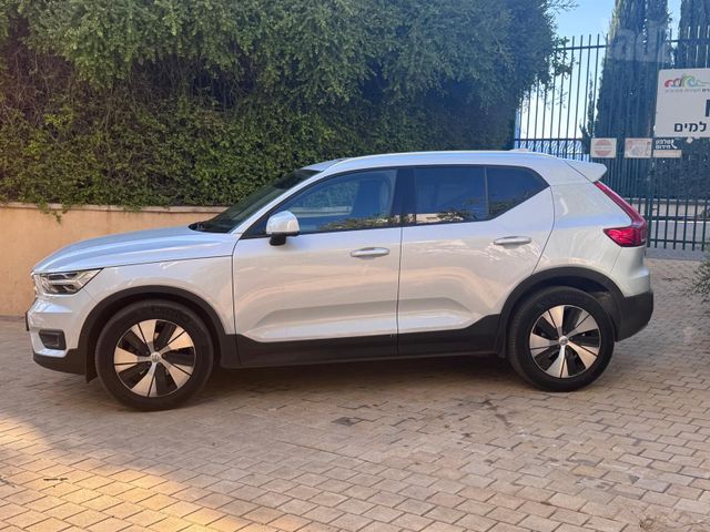 מודעת רכב וולוו XC40
