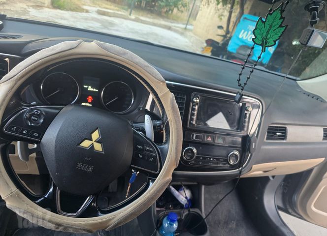 מיצובישי אאוטלנדר