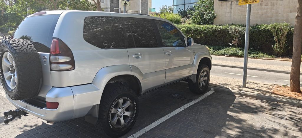 טויוטה לנד קרוזר
