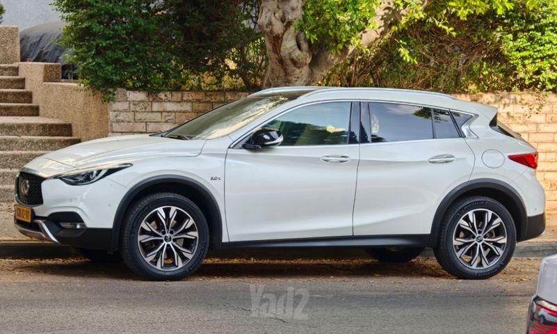 אינפיניטי QX30