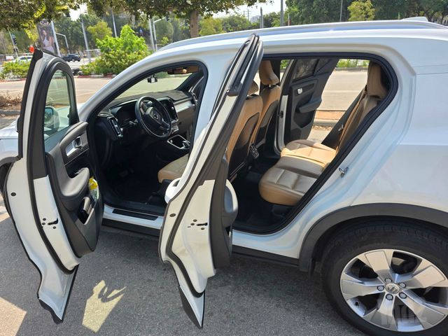 וולוו XC40