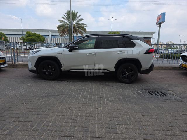 מודעת רכב טויוטה RAV4