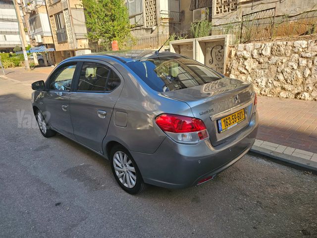 מיצובישי אטראז'