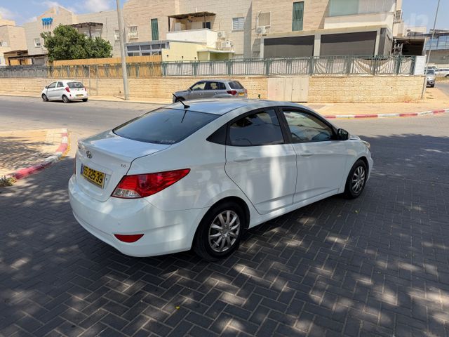 יונדאי אקסנט i25