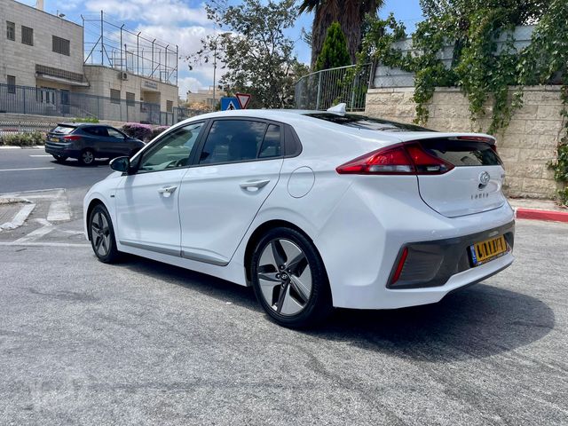 יונדאי איוניק