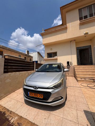מודעת רכב יונדאי i20