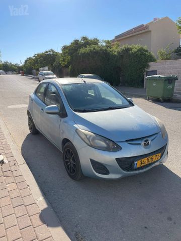 מודעת רכב מאזדה 2