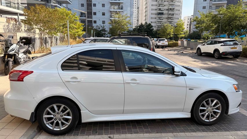 מיצובישי לנסר