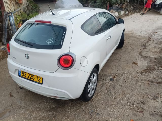 מודעת רכב אלפא רומיאו מיטו