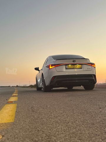 לקסוס IS