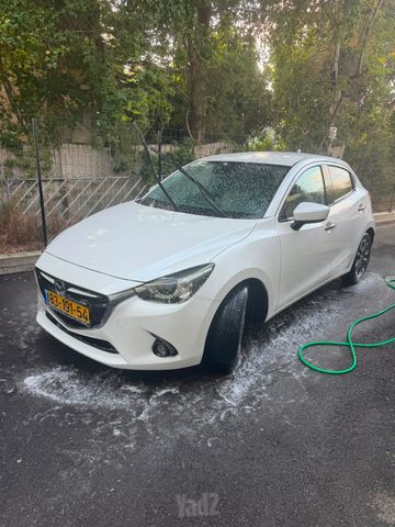 מודעת רכב מאזדה 2
