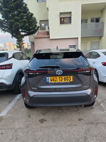 טויוטה יאריס קרוס