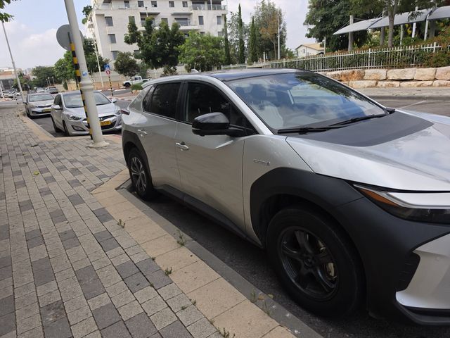 טויוטה bZ4X