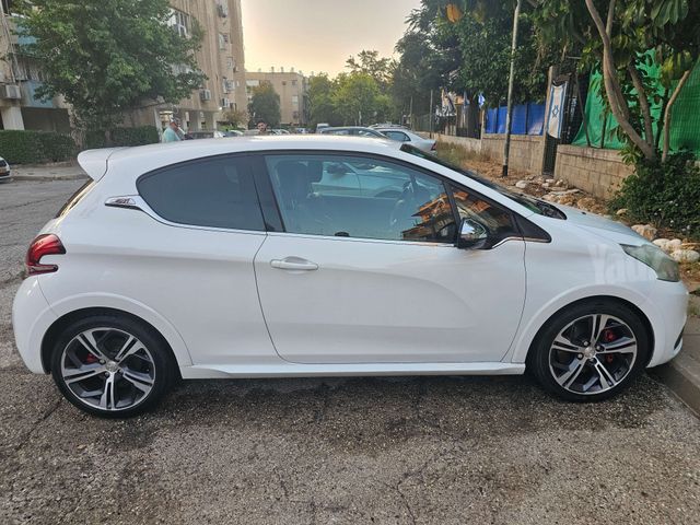 פיג'ו 208