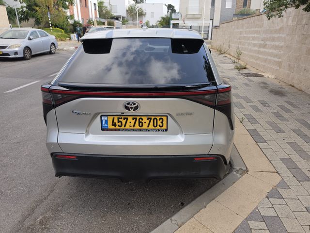 טויוטה bZ4X