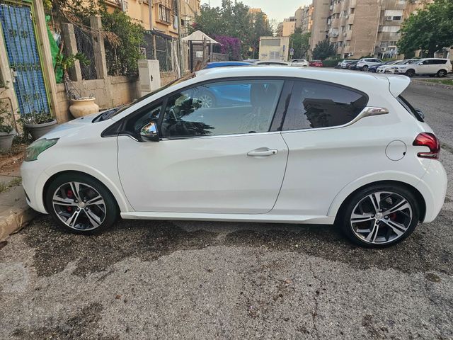 פיג'ו 208