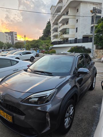 יאריס קרוס Urban היברידי אוט׳ בנזין 1.5 (92 כ״ס)