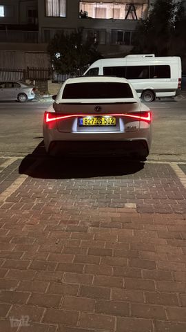 לקסוס IS