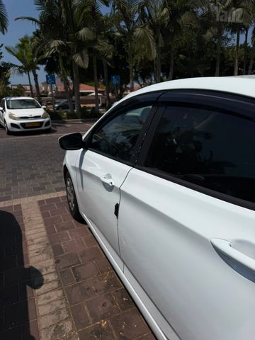 יונדאי אקסנט i25