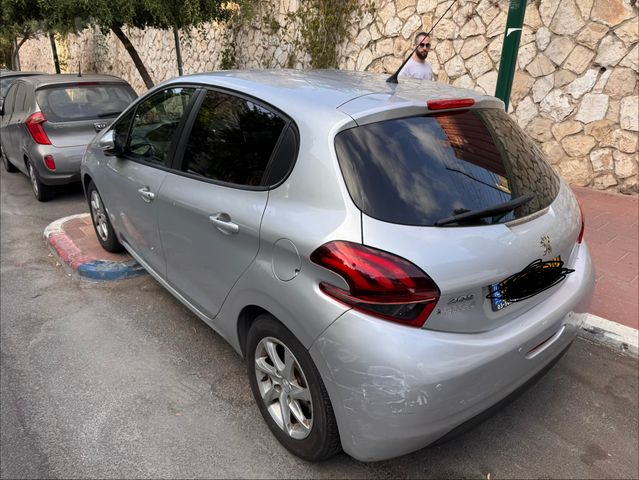 פיג'ו 208