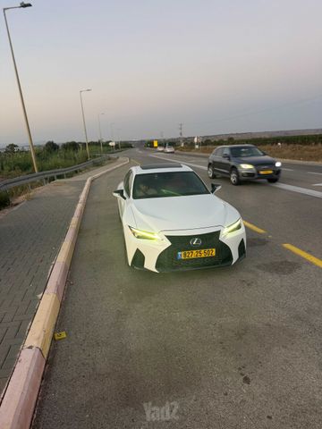 לקסוס IS