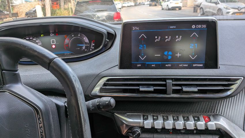 פיג'ו 3008