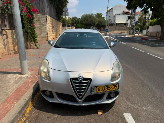 אלפא רומיאו ג'ולייטה
