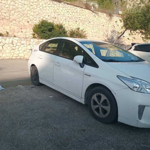 טויוטה פריוס